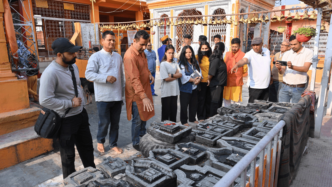 People exploring Srinagar Garhwal heritage